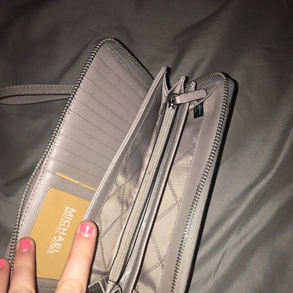 Michael Kors Wallet - Picture 3 of 4